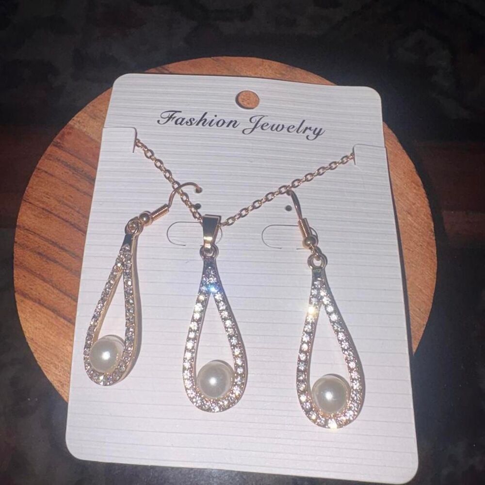 Gold and Pearl Womens Jewelry Set